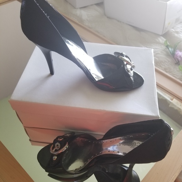 Shoes - Picture 4 of 6